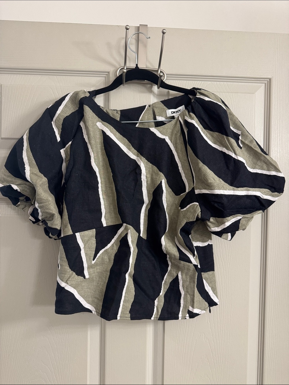 DKNY Olive, Black and White Abstract Puff Sleeve Blouse